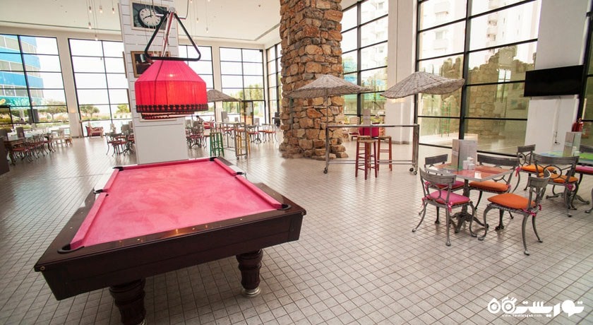 میز بیلیارد موجود در لابی هتل